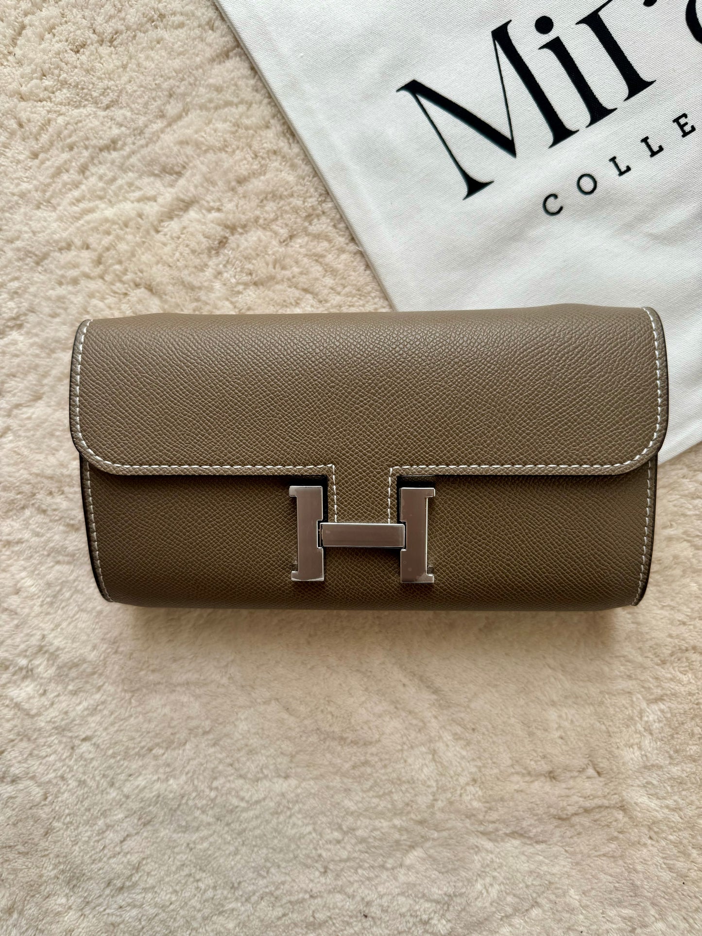 PORTEFEUILLE GRIS ÉLEPHANT BOUCLE ARGENT CUIR RIGIDE - pochette